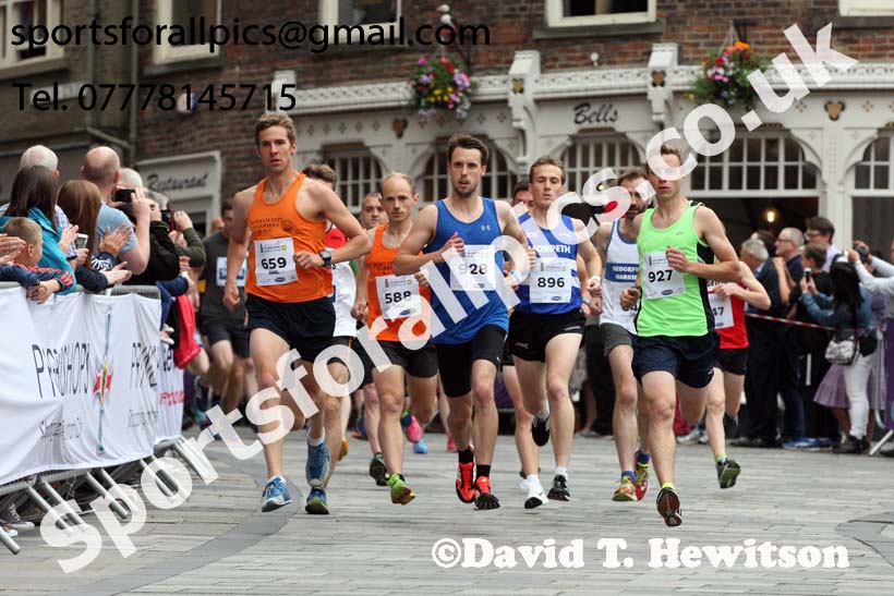 Start of the 2017 Durham City Run 5k and 10k Road Race. Photo: David T. Hewitson/Sports for All Pics